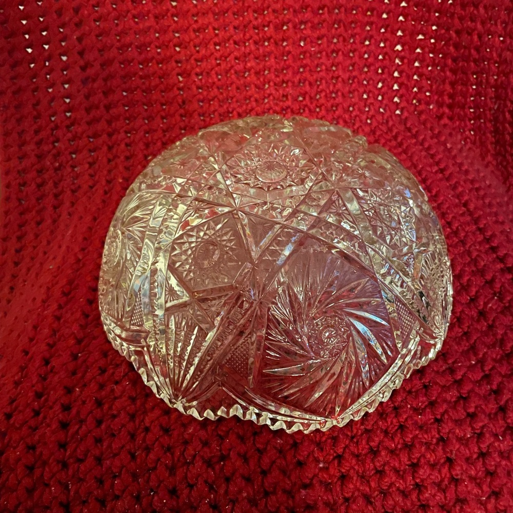Vintage Crystal Bowl with Ridge details - Picture 5 of 5
